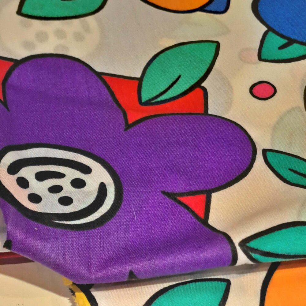 Floral fabric huge flowers in red purple orange blue on a white background - Picture 3 of 4